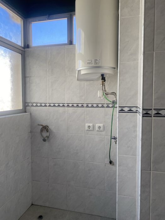 Vende-se T2_Av. Marquês de Pombal