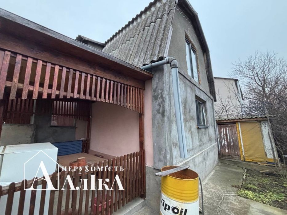 Продам дачний будинок на березі річки