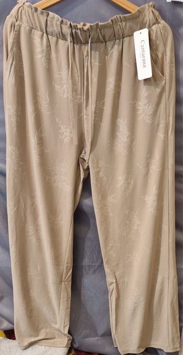 Selling new pants with tag