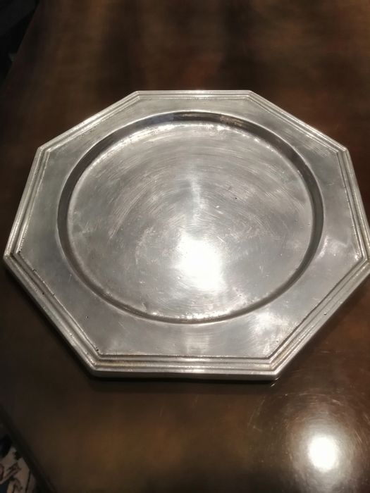 Prato centro de mesa antigo em metal + Louça antiga de Sacavém entre outras