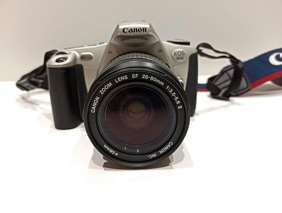 Câmara Canon com objetiva