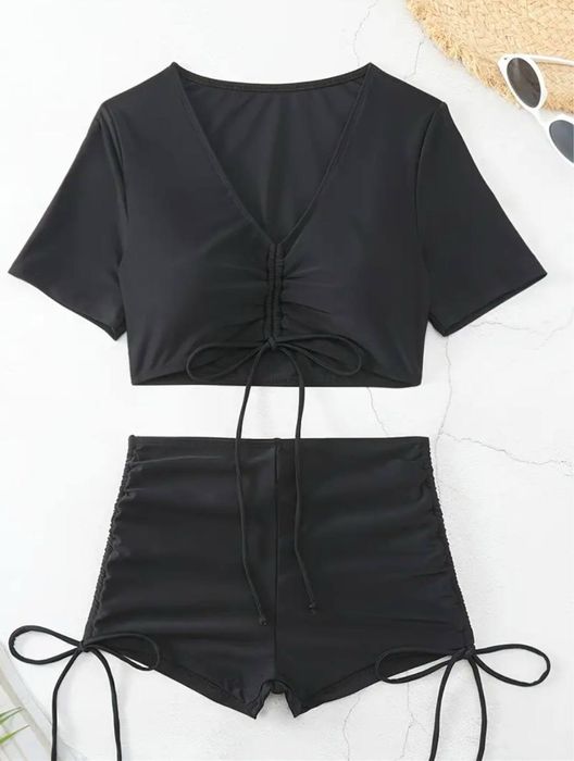 чорний купальник з мікродайвінгу на затяжках топ v-вирізом та шортики