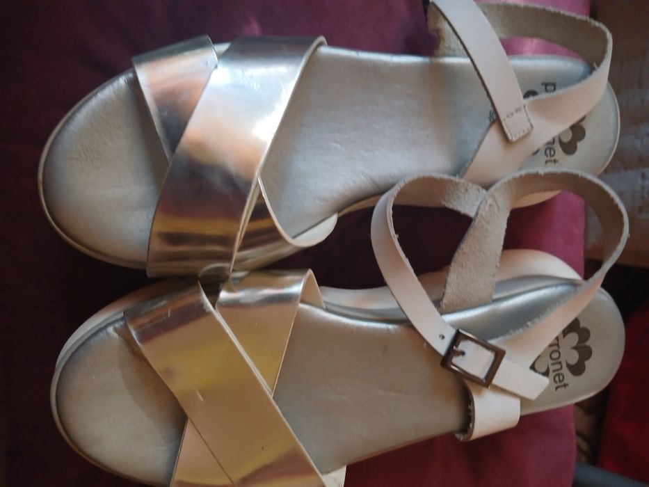 Шкіряні босоніжки