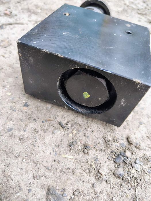 Клапан регулювання оливи John Deere, AA38545