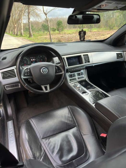 Jaguar XF Black edition