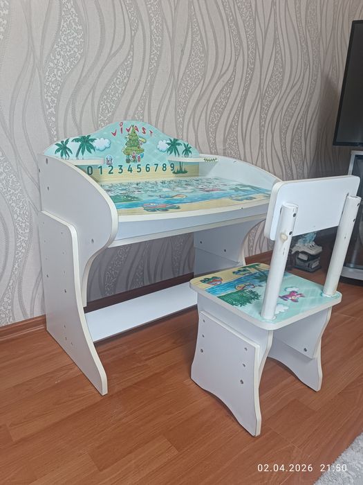 Дитячий стіл зі стільцем