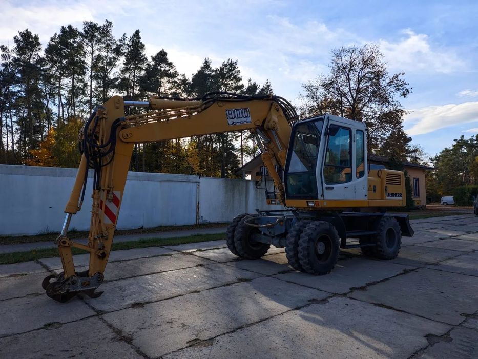 Liebherr A900B  14 593 motogodzin – 86 kW – 5,8 m głębokości kopania