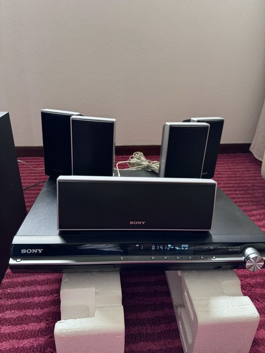 Sistema Sony home theater DAV-DZ230.