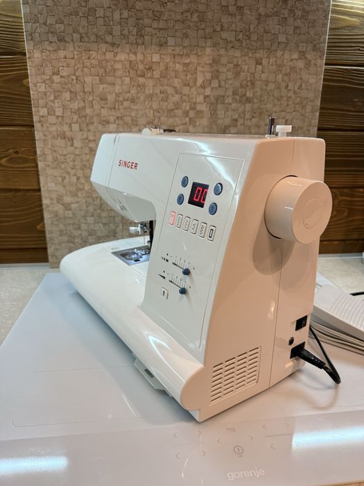 Швейна машинка Singer 7466