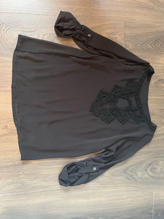 Elegancka bluzka czarna z haftem