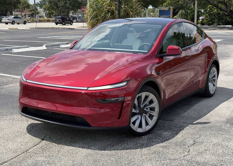 Tesla Model Y      2026