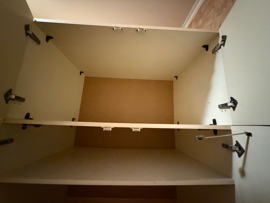 Шафа в вітальню чи спальну кімнату