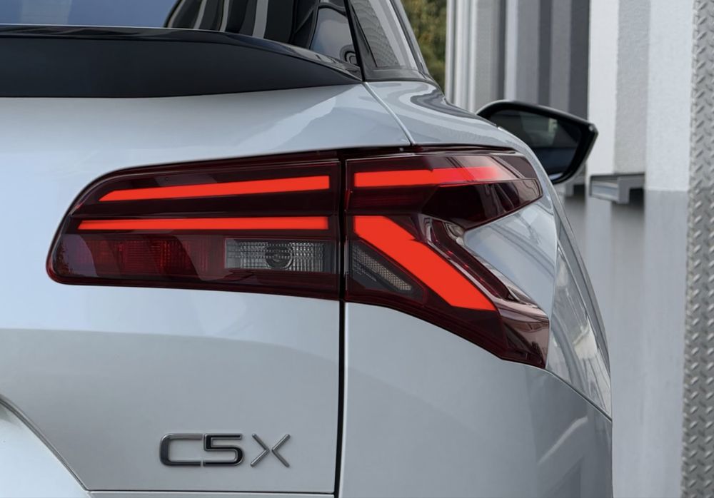CITROEN C5 X 1.6 Híbrido-Plug In Shine 360 — photo 4