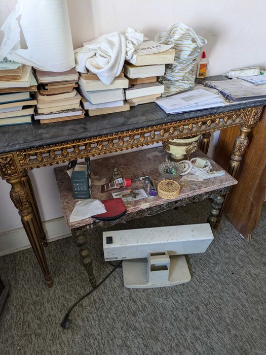 Mobília antiga para restauração em bom estado