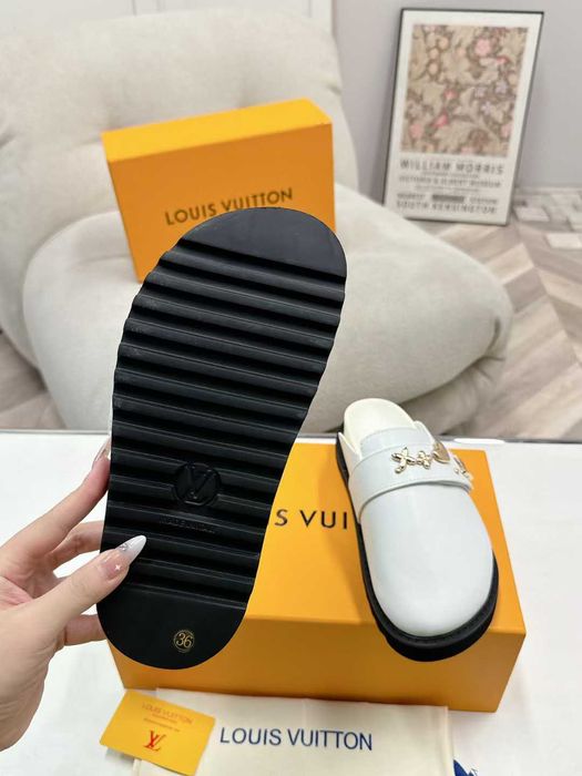 Louis Vuitton Buty, sandaly klapki, skora 060307