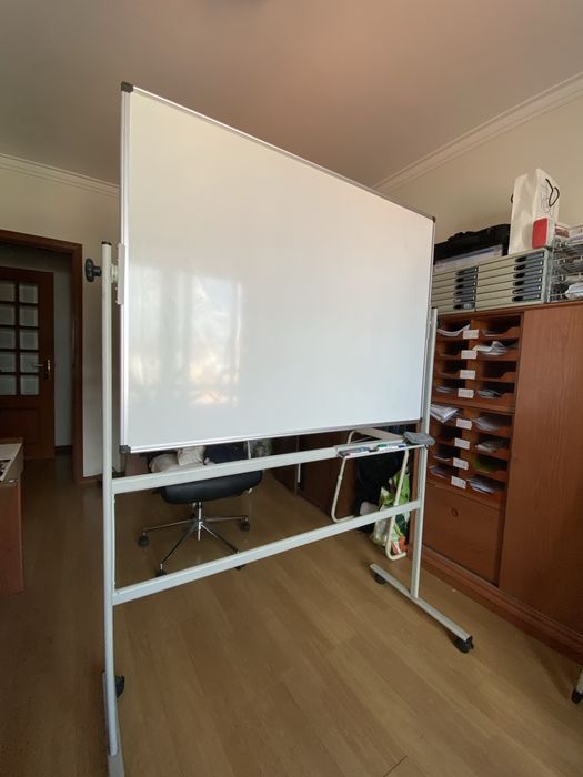 Quadro branco magnético - com rodas | Magnetic whiteboard