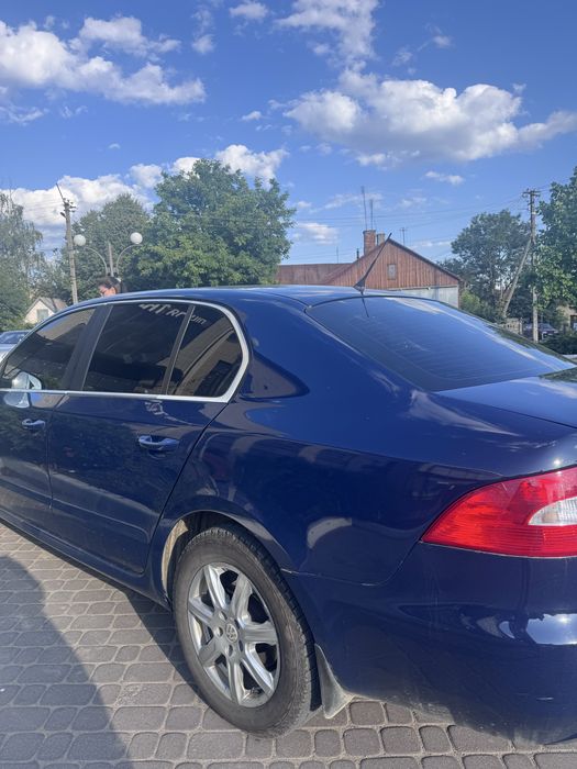 Машина skoda super b 2008