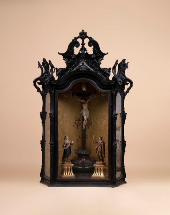 Recolha de recheios, acervos e lotes de antiguidades e outros