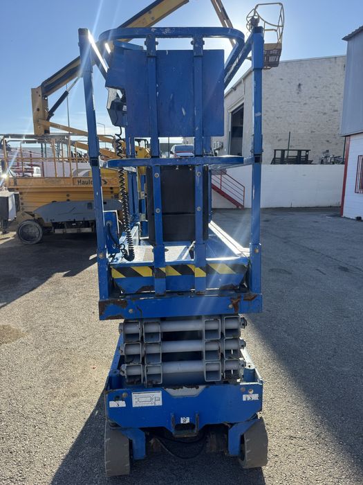 Plataforma elevatoria eletrica 8mt (Usada)