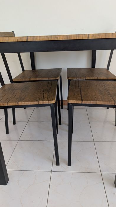 Mesa de jantar com 4 cadeiras