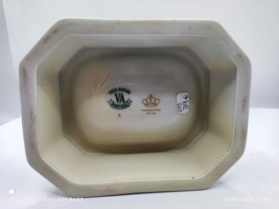 Saleiro em porcelana  da Vista alegre, dragão, flores e dourados