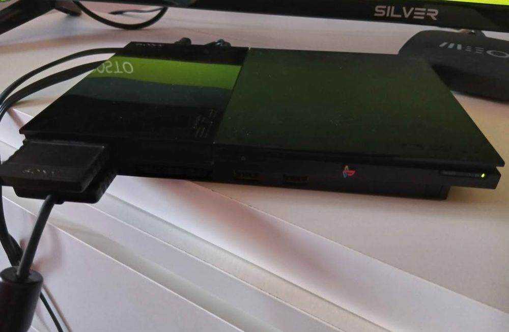 Sony PlayStation 2 com 8 jogos