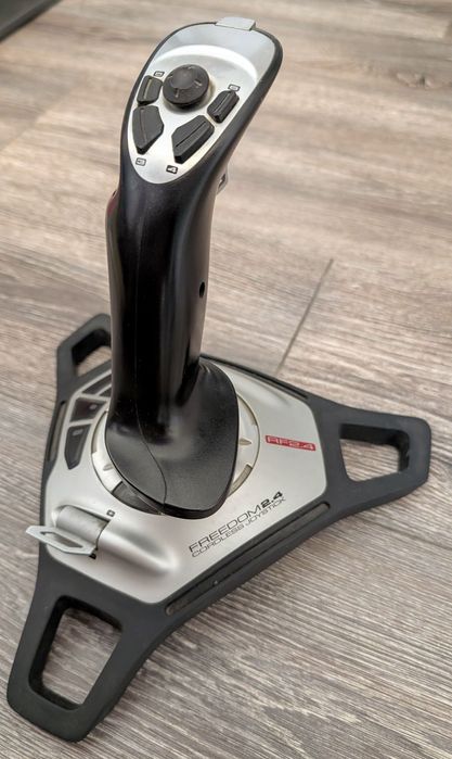 Джойстик Logitech Freedom 2.4