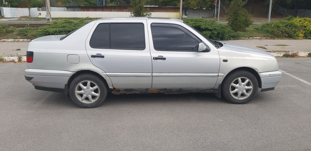 Продам VW Vento, 2л