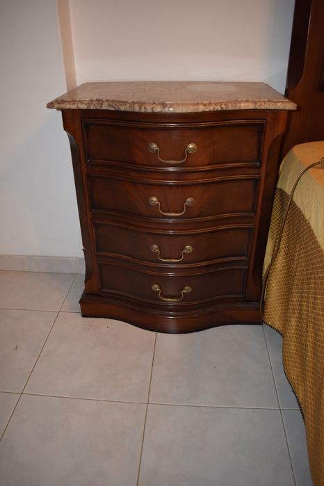 Mobília de quarto completa em mogno.