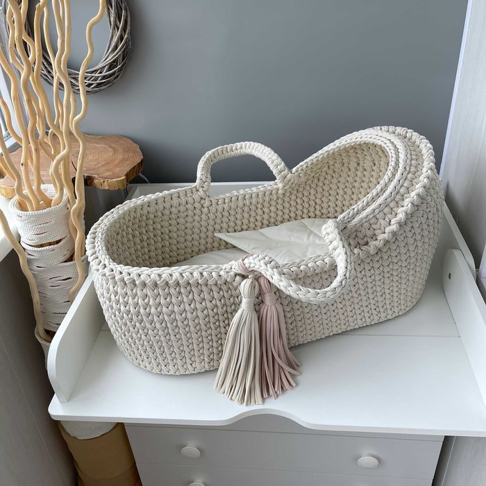 Люлька для немовляти. Кошик для новонародженої дитини.