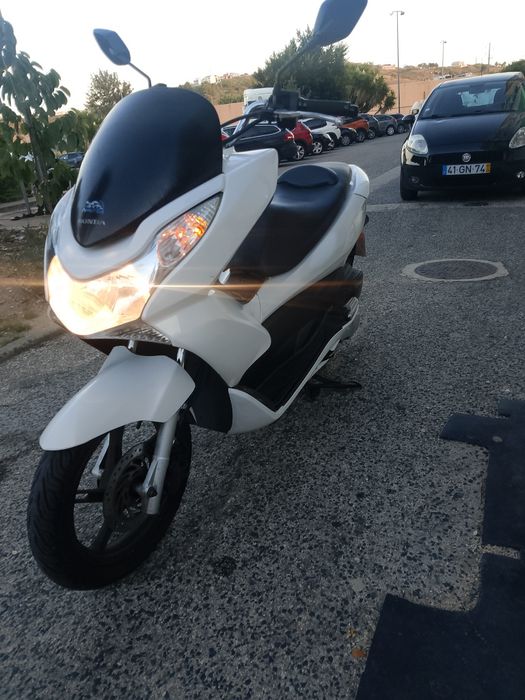 HONDA PCX 2012 Mota bem cuidada, óleo e kit CVT em dia, elétrica e pneus em excelente estado.