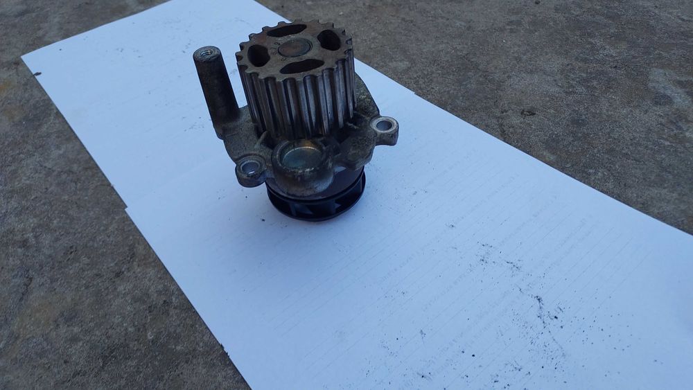 Продам водяний насос (помпу) гольф 5