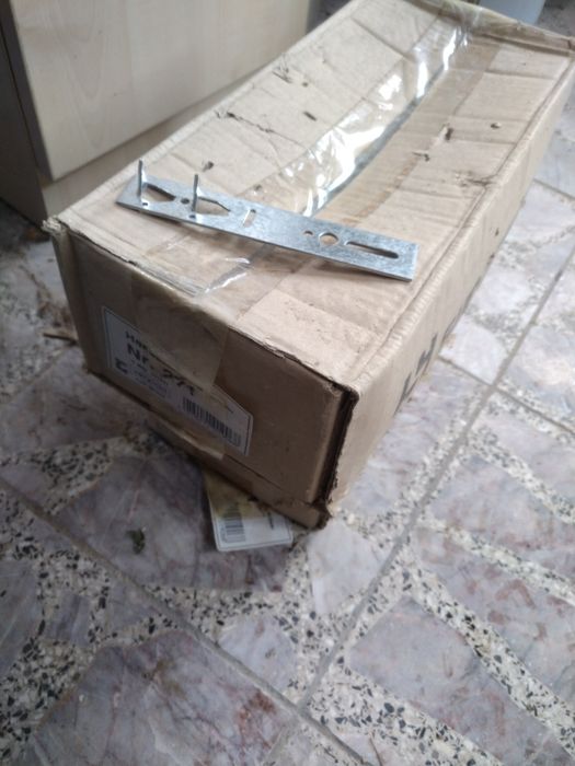 Kotwy blachy montażowe do okien drewnianych ocynkowane.