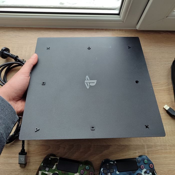 Ps 4 pro 1 ТБ ,2 геймпада Sony playstation ігрова приставка