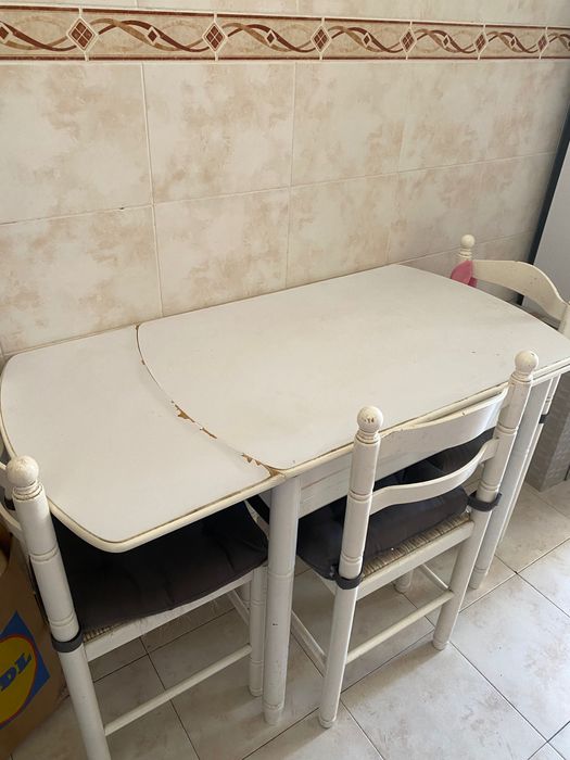 Mesa de janta e cadeiras