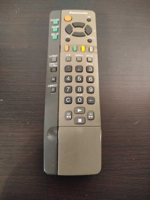 Oryginalny pilot do TV Panasonic model UR51FT909-4 / EUR511211 100% sprawny + 2 baterie AA gratis