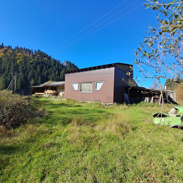 Продам комерційне приміщення на 20 сотках