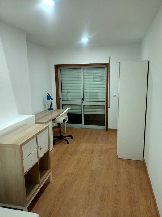 Quarto para arrendar em Esgueira