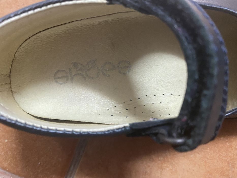 Bailrinas / merceditas pele azul escura tam 24