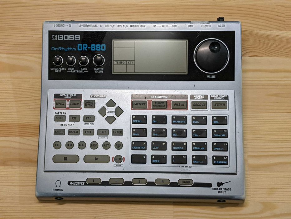 Roland Boss DR 880