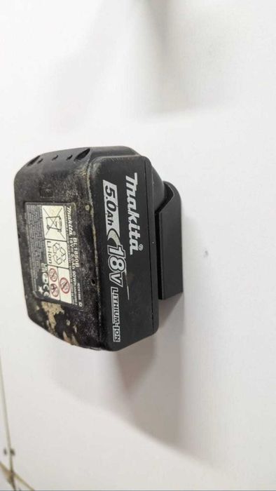 6x Uchwyt na baterie akumulator Makita 18v wieszak