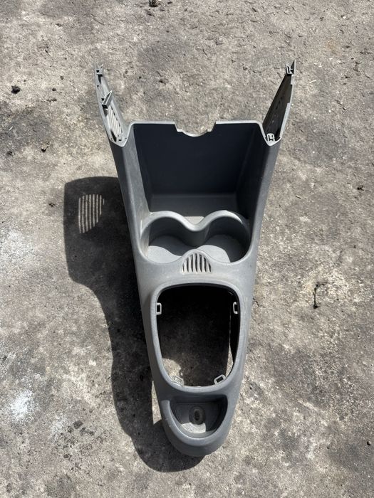 Consola Central / Porta-Copos Citroën C1 / Peugeot 107 / Toyota Aygo