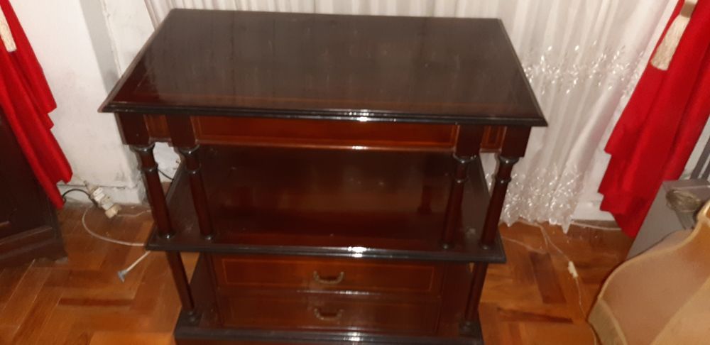 Mesa para  TV  em mogno