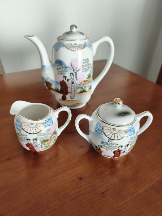 Serviço de chá em porcelana 'casquinha de ovo''