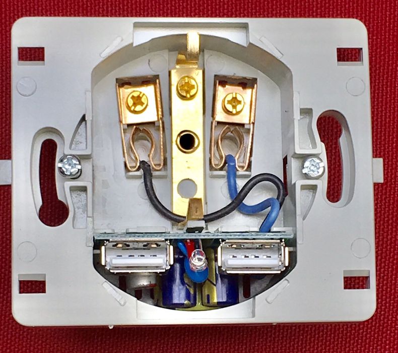Tomada eléctrica 16A 250v com 2 USB 5V 2000ma novo