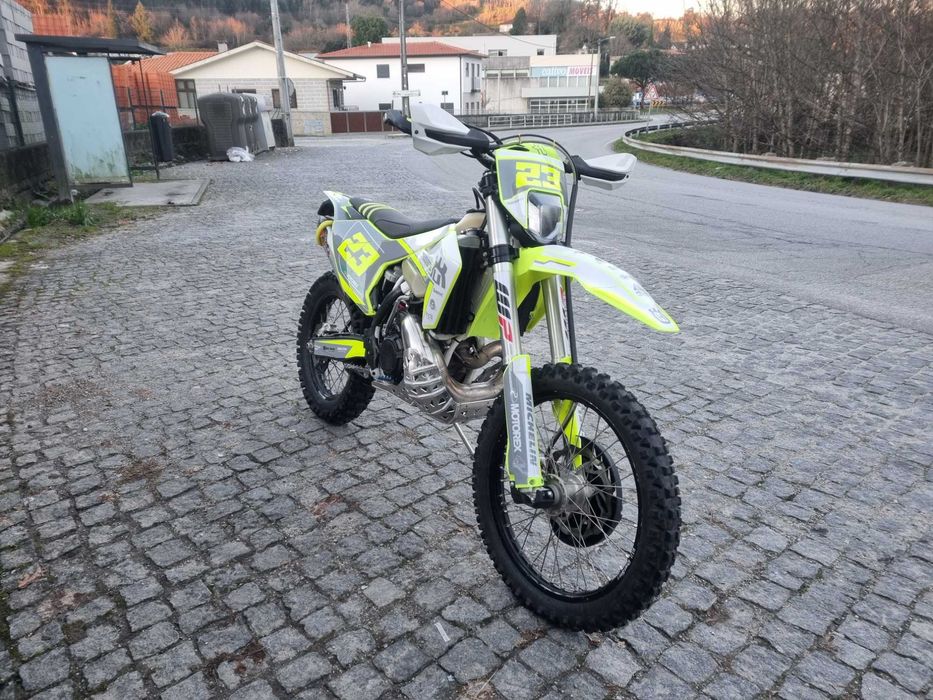 Vendo Husqvarna 300tpi