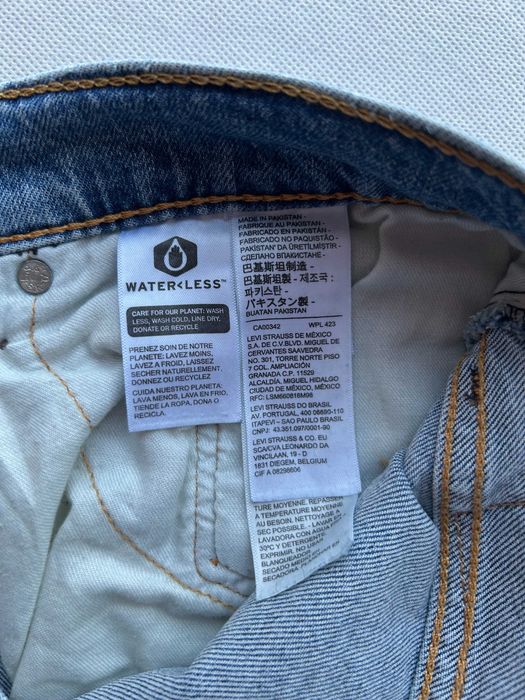 Levi's _ Spodnie jeansowe z przetarciami w34