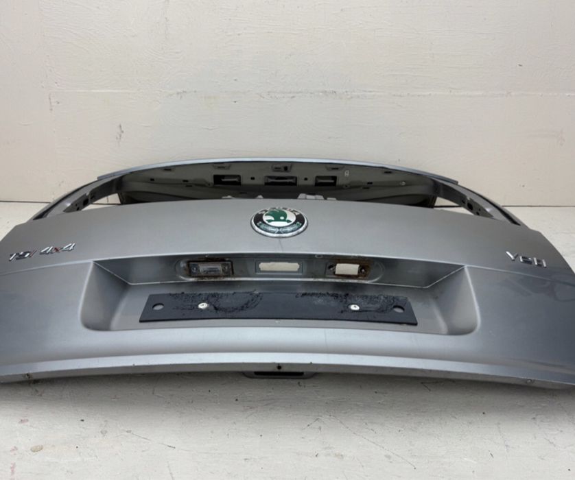 Кришка багажника Volkswagen Touran 2004-2010 рік ремонтна планка