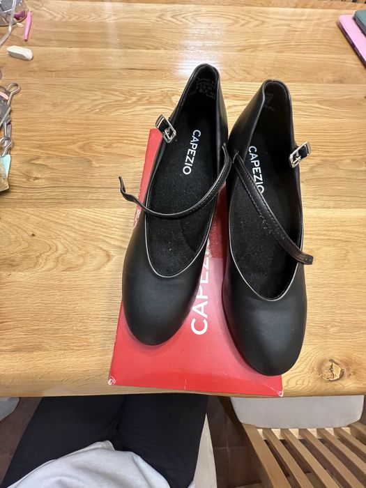Capezio Spotlight 550, kolor czarny (BLK), rozmiar US 6.5M.