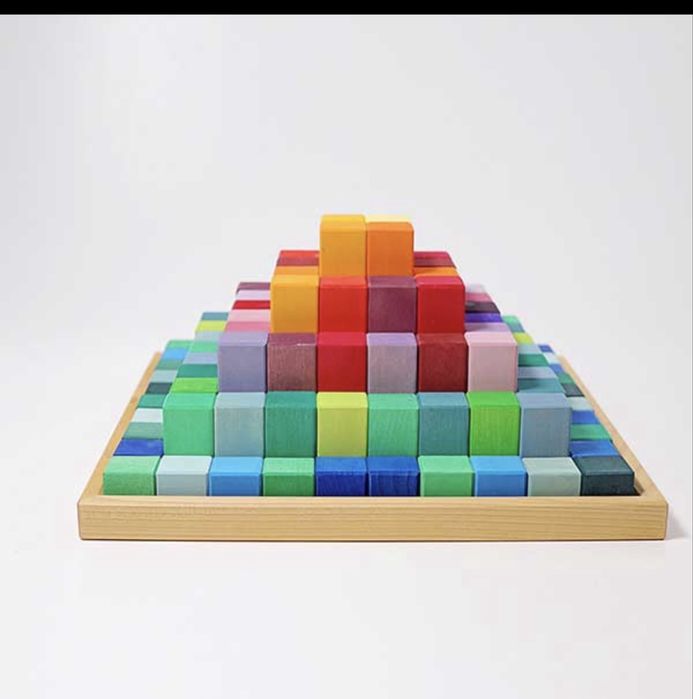 Grimm’s duza schodowa piramida